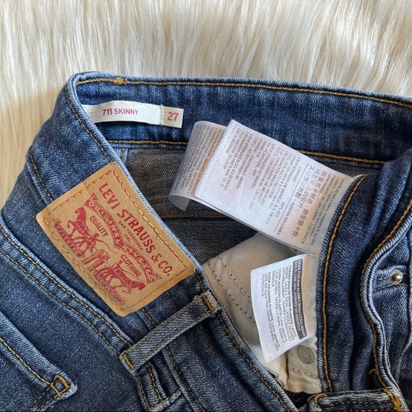 ❤️Levi’s❤️ Distressed Medium Wash Jeans Size 27 - Picture 7 of 13